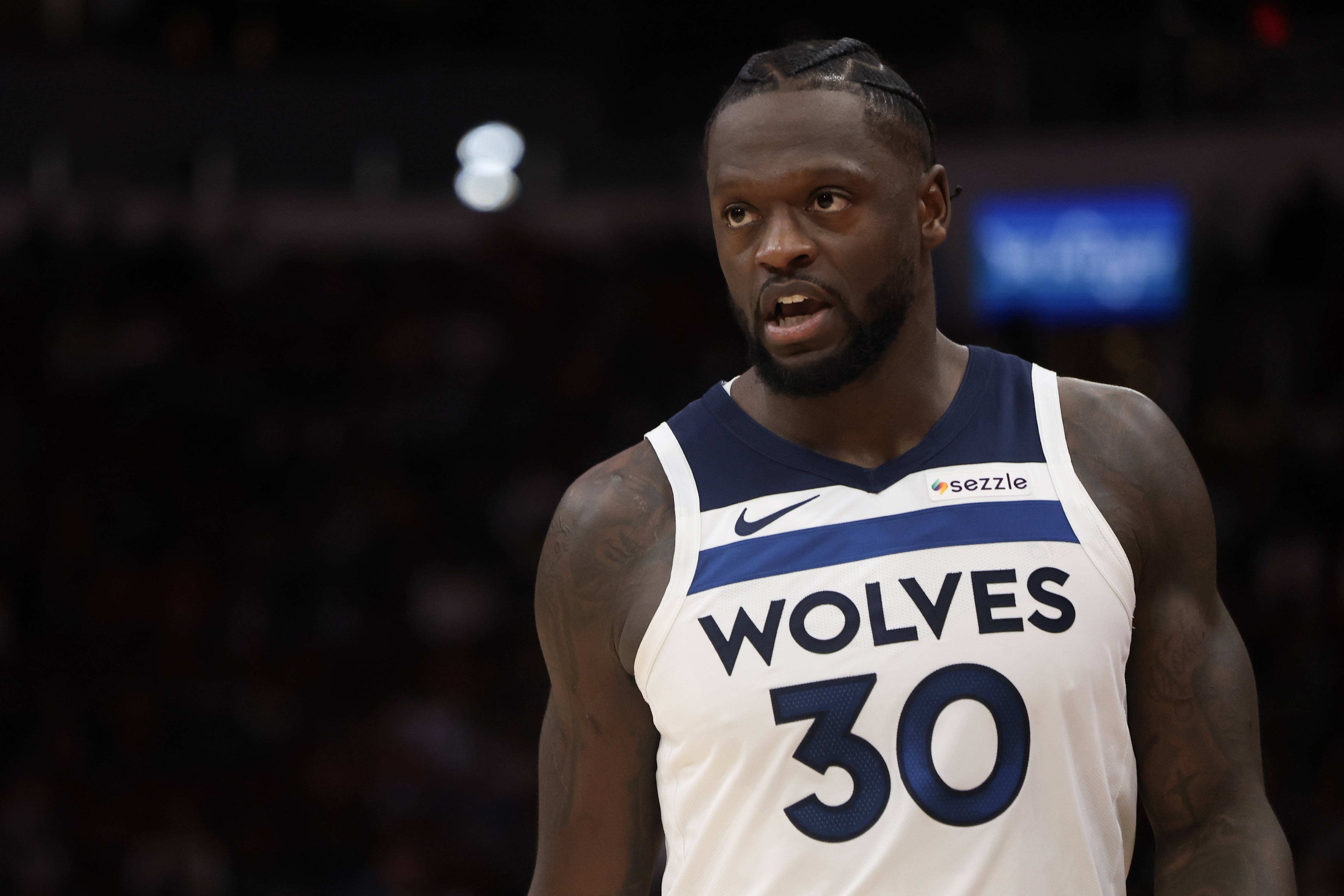 开云App-兰德尔出战23分钟 15中7&三分6中1拿18分7板2助 出现6失误