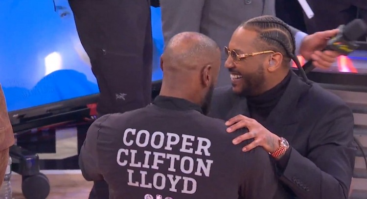 开云赛事-又是谁的青春呢?詹姆斯赛前和安东尼、麦迪拥抱寒暄