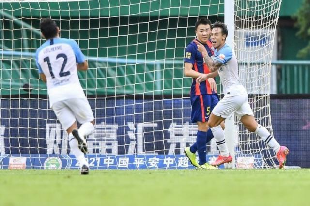 开云-【中超】蒂亚戈传射朱建荣2球 广州城4比2青岛止颓