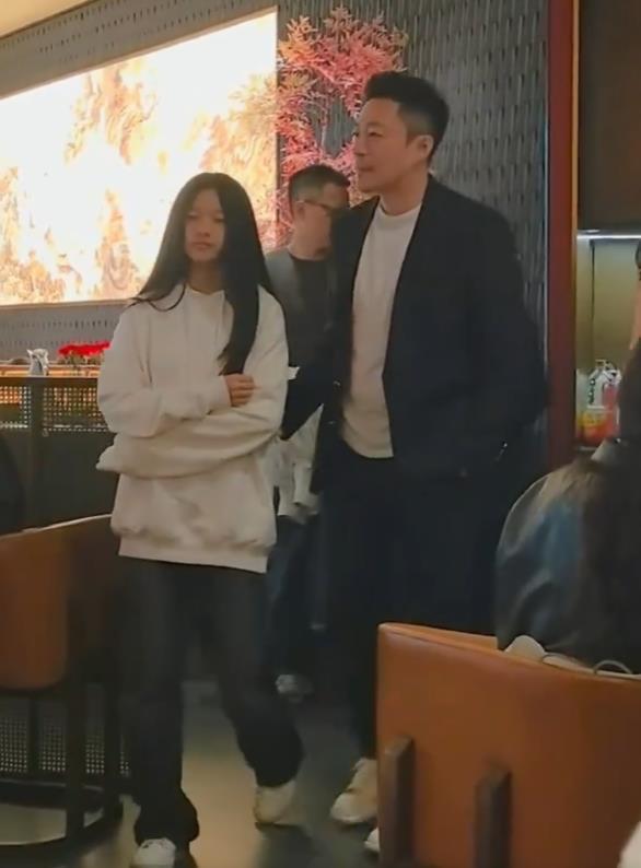 开云App-大S女儿玥儿开通账号，用烟花缅怀母亲，小S和徐妈同时关注